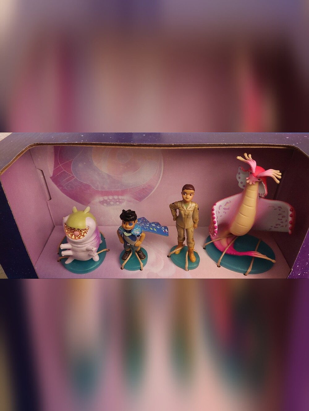 Elio Figurine Set - Purple & Pink Character Playset - Picture 2 of 11